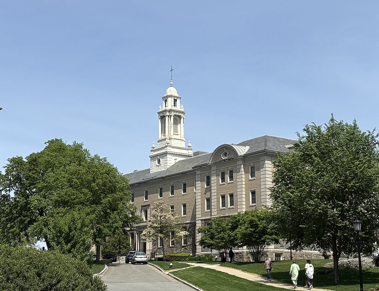 波士顿学院校园实景：Clough School